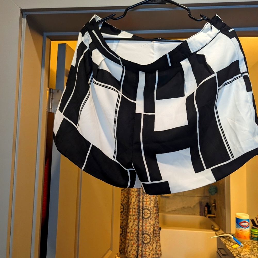 XL Black and white shorts